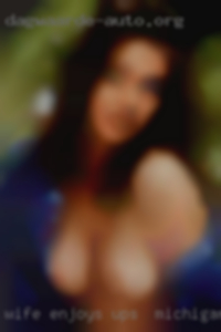 Wife enjoys a well endowed male ups in Michigan.